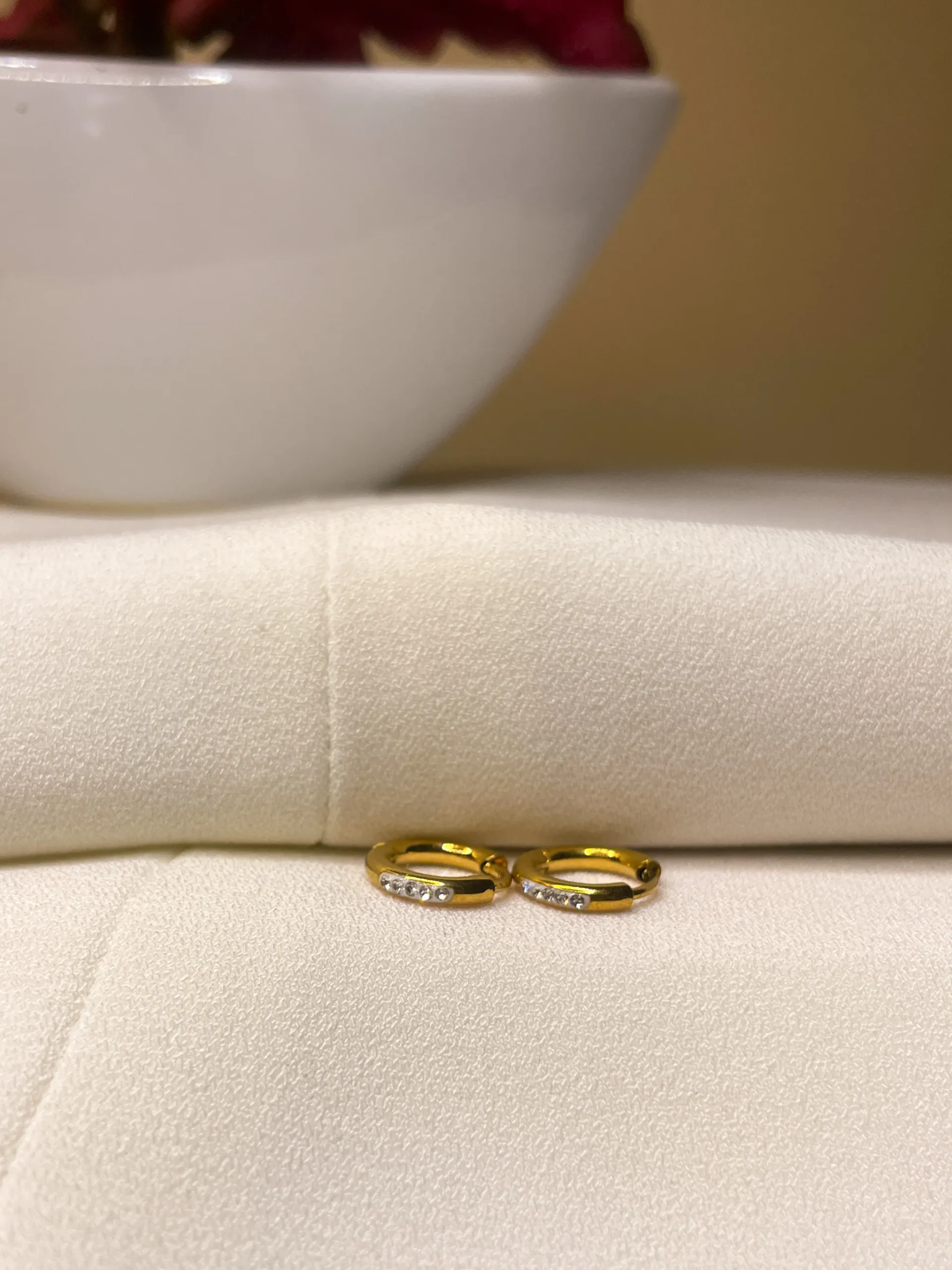 Brincos Argola com Strass de Aço Dourado - Imagem 2