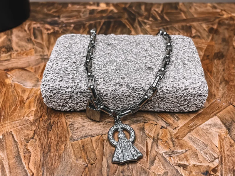 Pulseira com pingente de NS